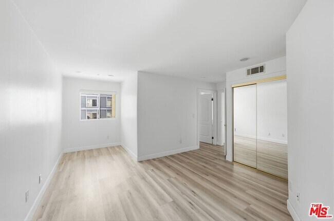 Building Photo - 2311 Schader Dr