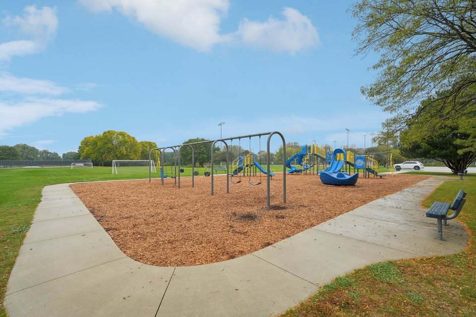 Building Photo - W170N11495 Armada Dr