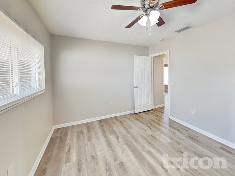 Building Photo - 604 Barkfield Loop