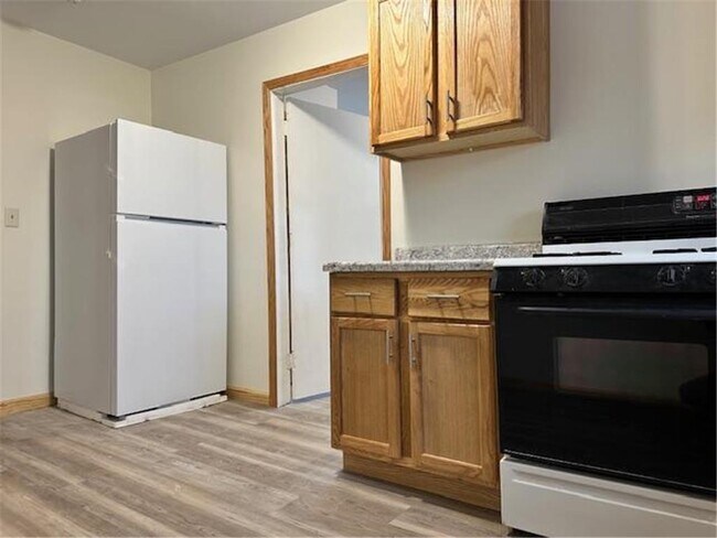 Building Photo - 7105 Main St