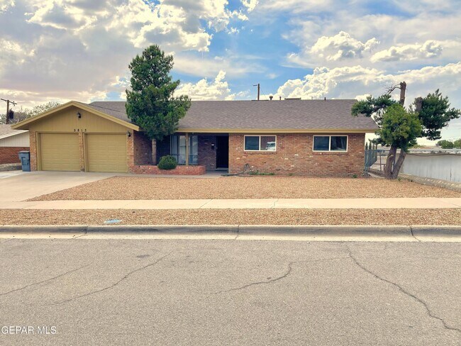 Building Photo - 5813 Beaumont Pl
