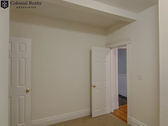 Building Photo - 6 Camelot Ct