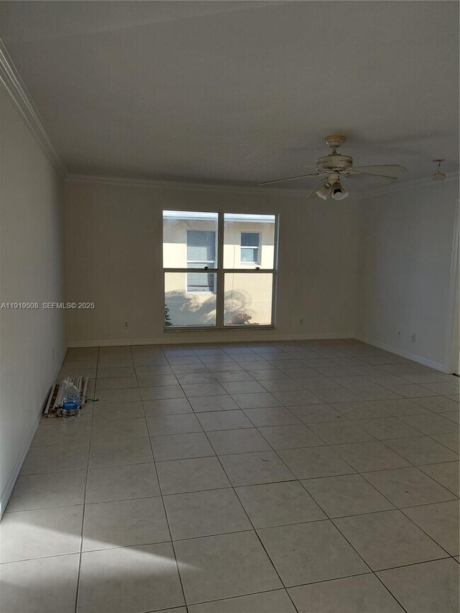 Building Photo - 731 Hummingbird Way