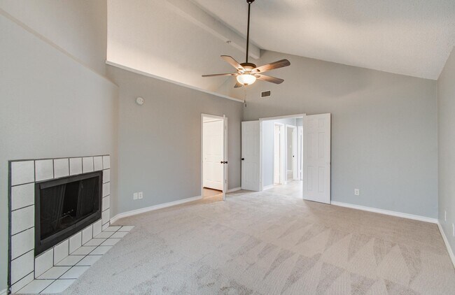 Building Photo - 13215 Bunker Hill Dr