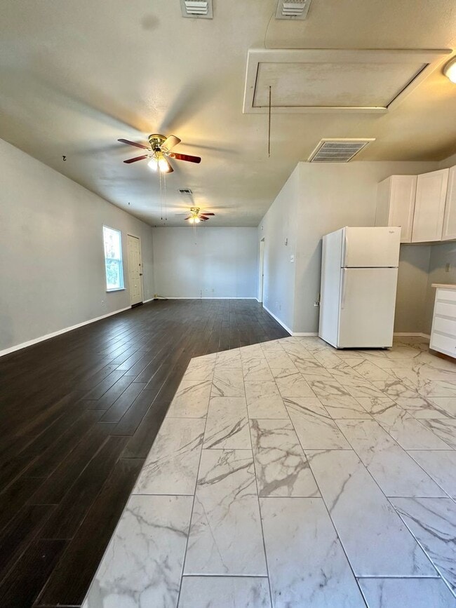 Building Photo - COMING SOON - Spacious 1-Bedroom Detached Apartment! *ALL UTILITIES INCLUDED*