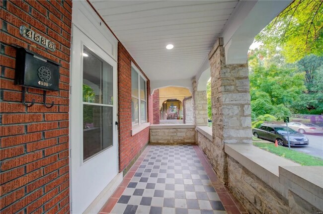 Building Photo - 4536 Shenandoah Ave