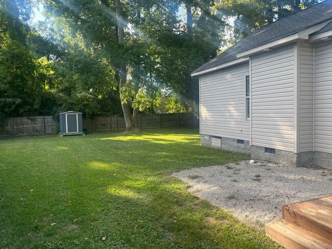 Building Photo - Beautiful Gem in the Heart of Angier!