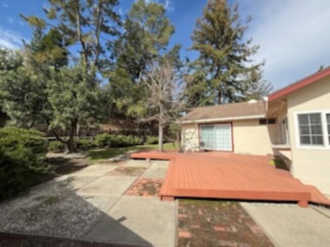 Building Photo - Comfortable Single Story Home