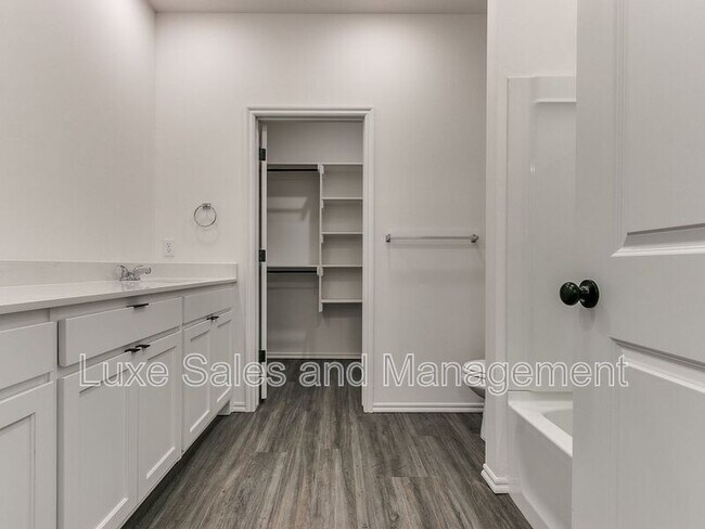 Building Photo - 8012 NW 110th Dr