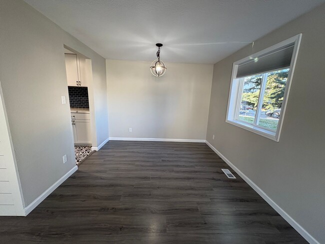 Building Photo - Beautiful 4 Bed 3 Bath Home!!!