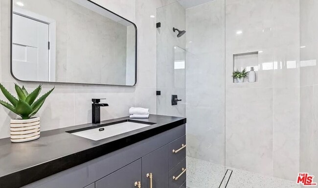 Building Photo - 11625 Keswick St