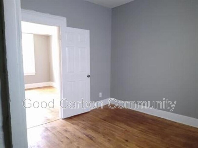 Building Photo - 357 Vermont St