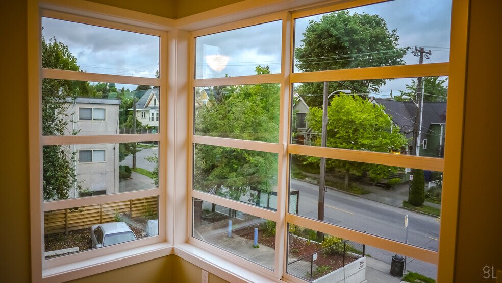 Building Photo - 2215 E John St