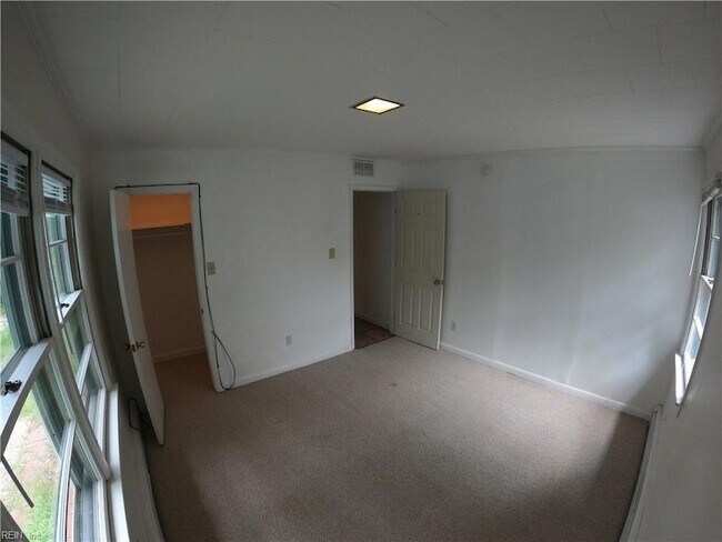 Building Photo - 1725 W 49th St