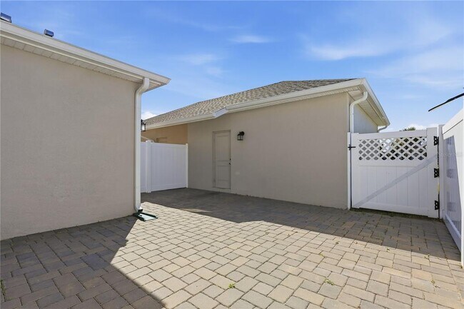 Building Photo - 10672 Words Dr