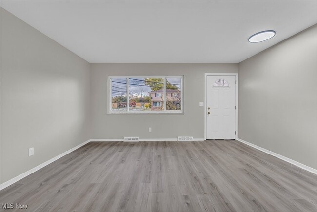 Building Photo - 1392 E 263rd St