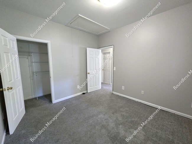 Building Photo - 2874 Sylvan Rd