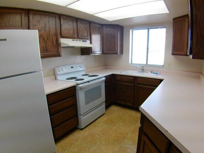 Building Photo - 3400 Sunriver Rd