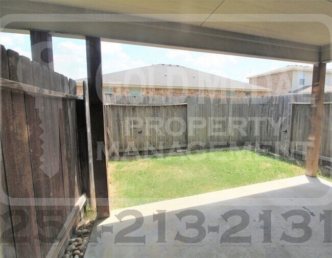 Building Photo - 4008 Cambridge Dr
