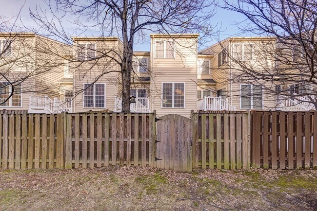 Building Photo - 8827 Montjoy Pl