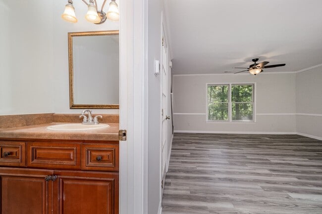 Building Photo - 311 E Montcastle Dr