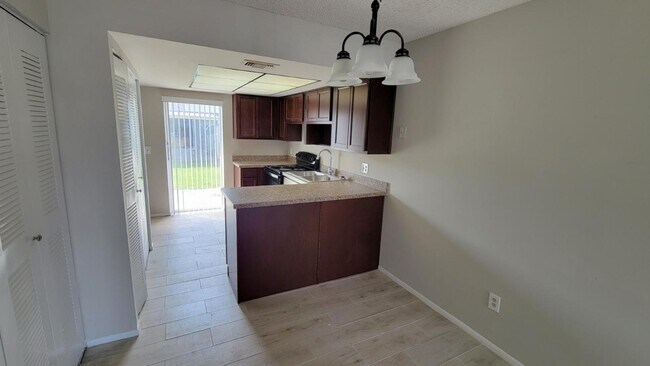 Building Photo - 129 Las Brisas Way