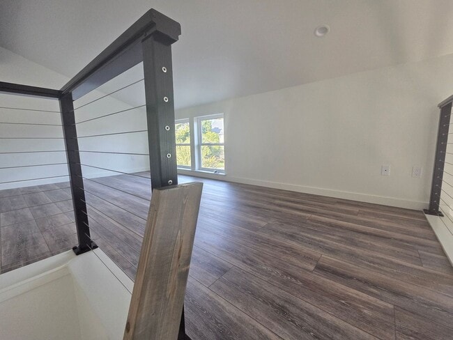 Building Photo - 121 Nelson St