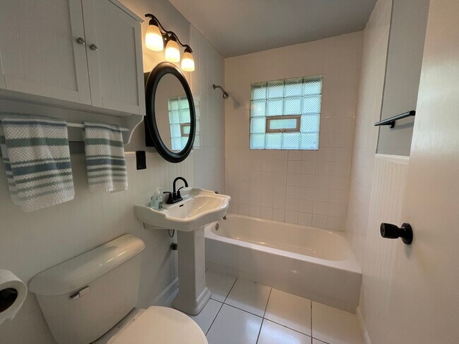 Building Photo - 16819 Forest View Dr