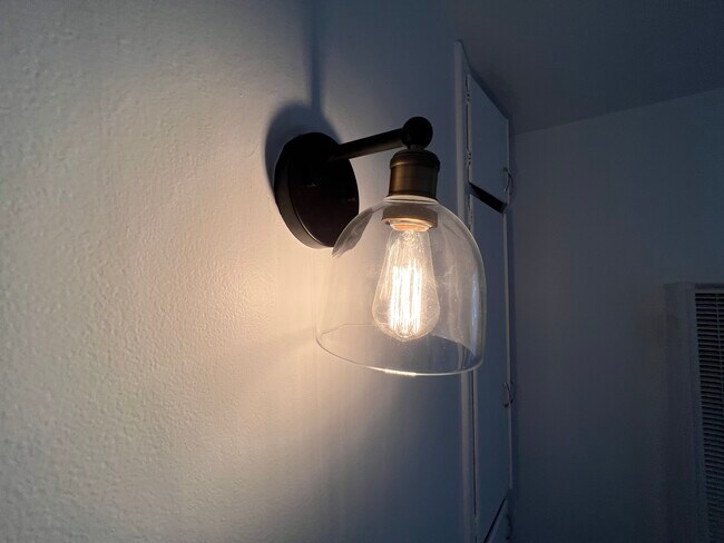 Building Photo - 13900 Burbank Blvd