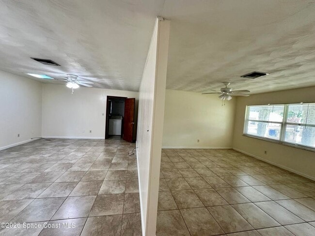 Building Photo - 680 Birchwood Ln