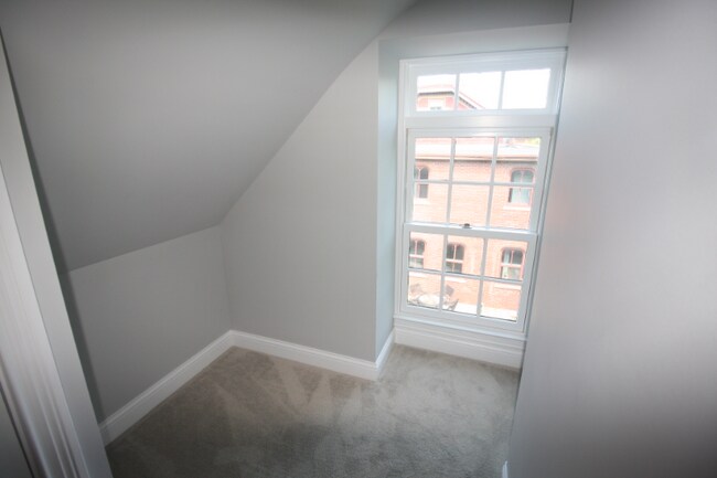 Building Photo - 48 Aston Row Ln