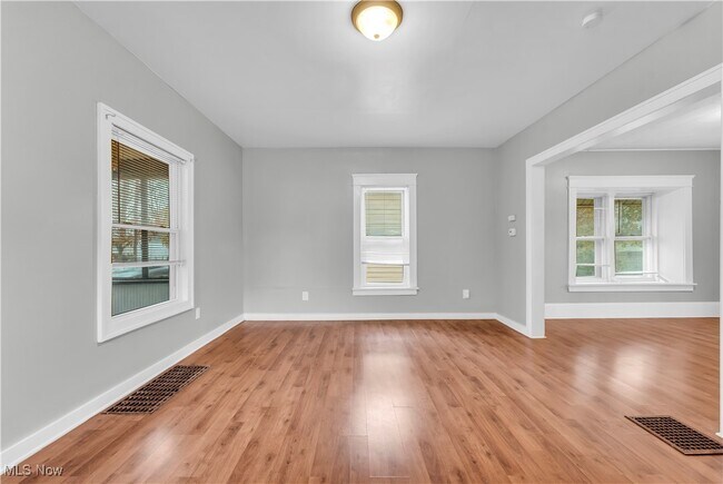 Building Photo - 1296 W Wilbeth Rd