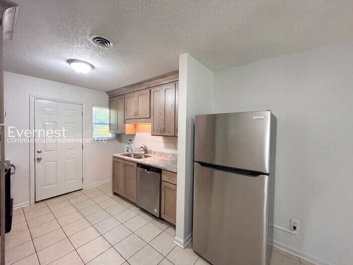 Building Photo - 1416 Moss Point Dr