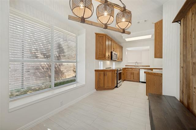 Building Photo - 7086 Richmond Dr