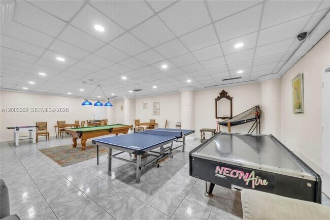 Building Photo - 2201 S Ocean Dr