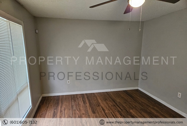 Building Photo - 1324 Marydale Dr