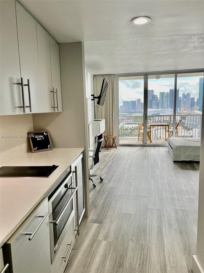 Building Photo - 1750 N Bayshore Dr