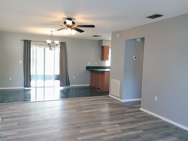 Building Photo - Charming two bedroom two bath one car garage