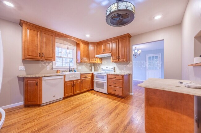Building Photo - 43 Evergreen Rd