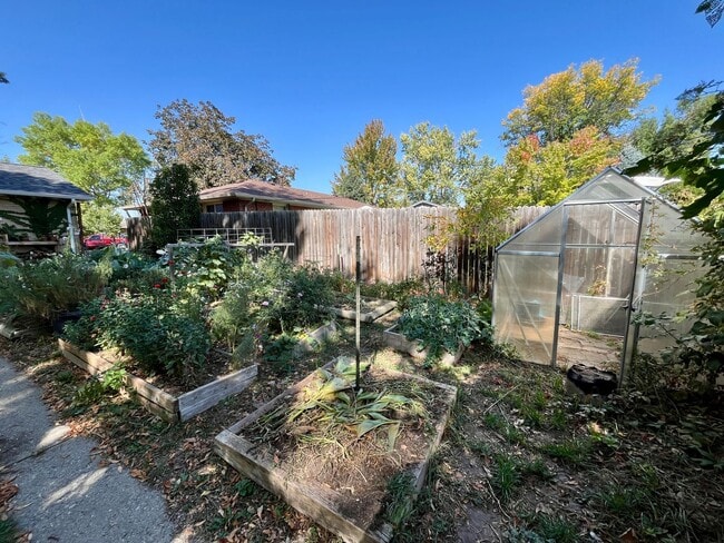 Building Photo - 3 Bedroom ranch w/ garden in the Heart of Longmont!