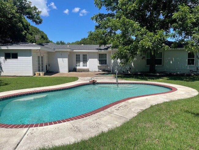 Building Photo - 340 Santa Fe Dr