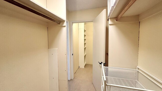 Building Photo - Lovely and Spacious Condo with a Water/Lagoon View and Resort Style Amenities!