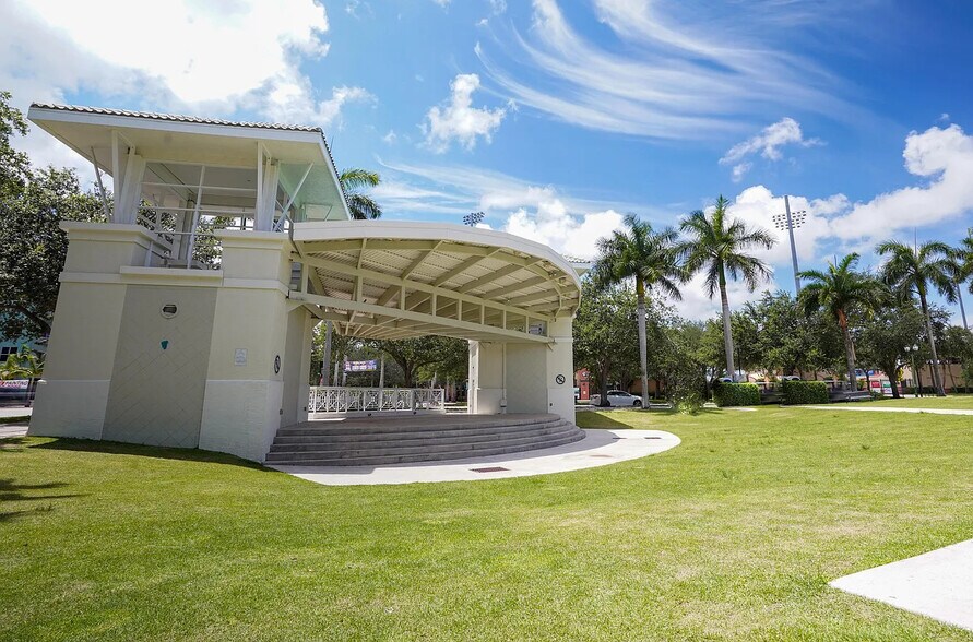 Building Photo - 1200 Town Center Dr