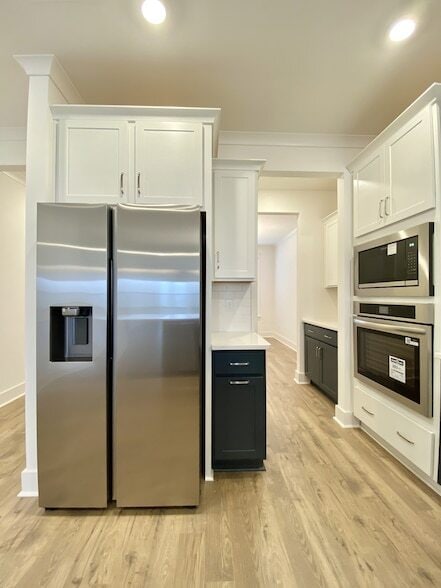 Building Photo - 647 Conifer Dr