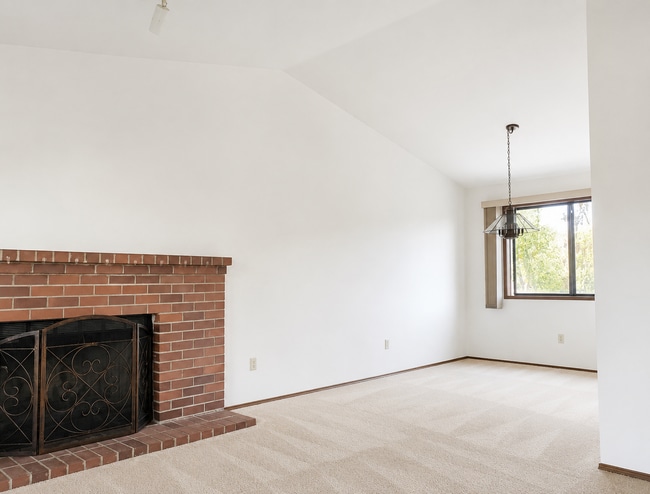 Building Photo - 13707 SE 18th St