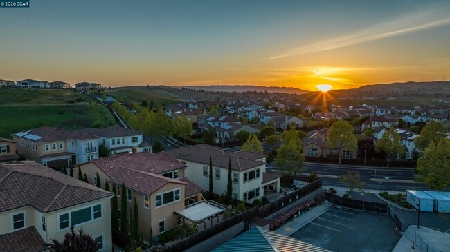 Building Photo - 2004 Drysdale St