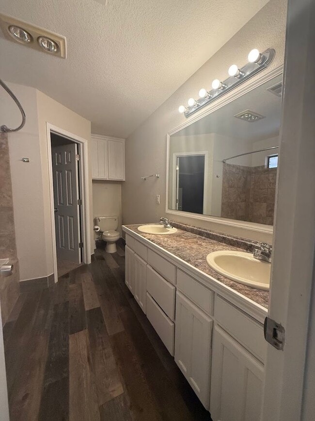 Building Photo - 609 Montwood Ct