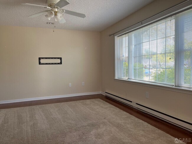 Building Photo - 333N Newport Way