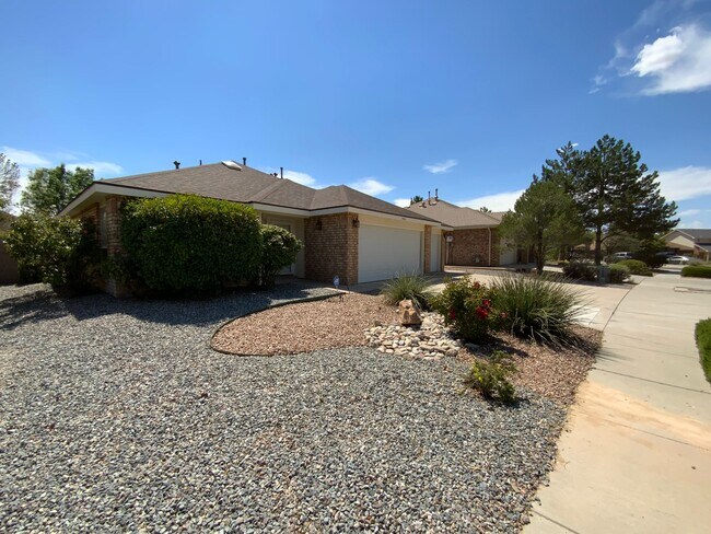 Building Photo - 3 Bedroom Single Story home Near Paseo Del...