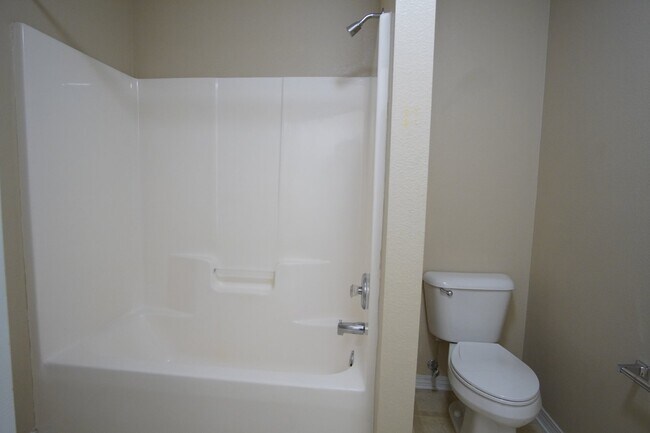 Building Photo - Coming Available 10/17 – 2BR/1BA Home in S...